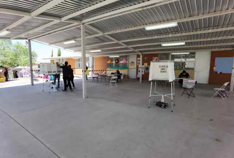 Tranquila votación en Nogales