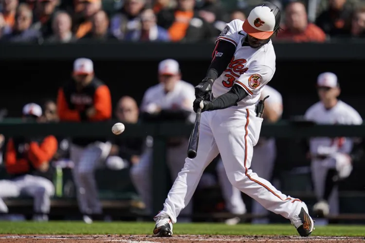 Urías anota al ganar Orioles