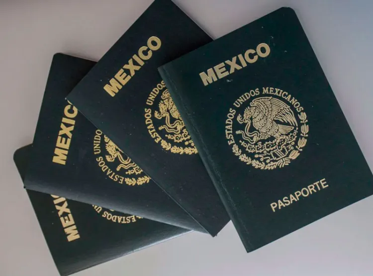 Saturan trámites del Pasaporte Mexicano