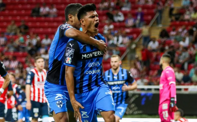 Rayados aplasta a Chivas