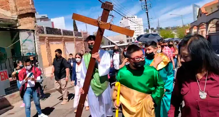 Realizan viacrucis en Nogales