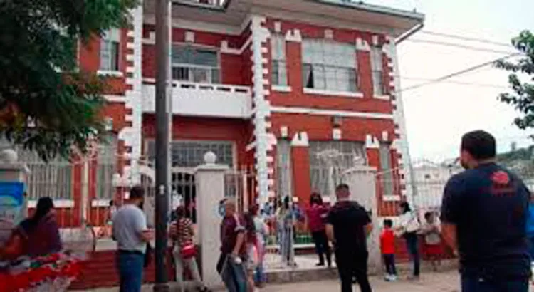 Alista Tránsito operativo de seguridad en escuelas