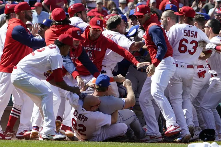 Cardenales gana con bronca