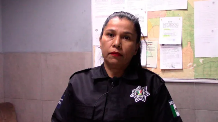 Mujer policía llama a unidad social contra violencia feminicida