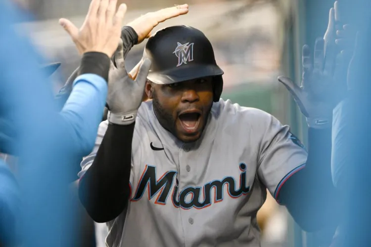 Marlins gana cuarto en fila