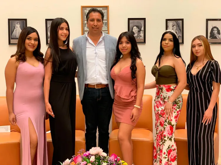 Presenta Imfoculta a candidatas a reina en las Fiestas de las Flores