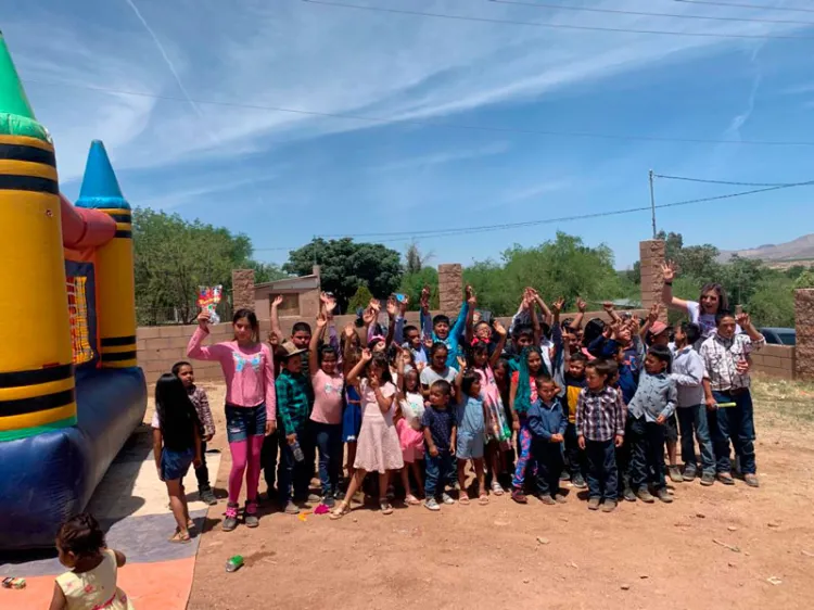 Llevan felicidad a la niñez en Mascareñas