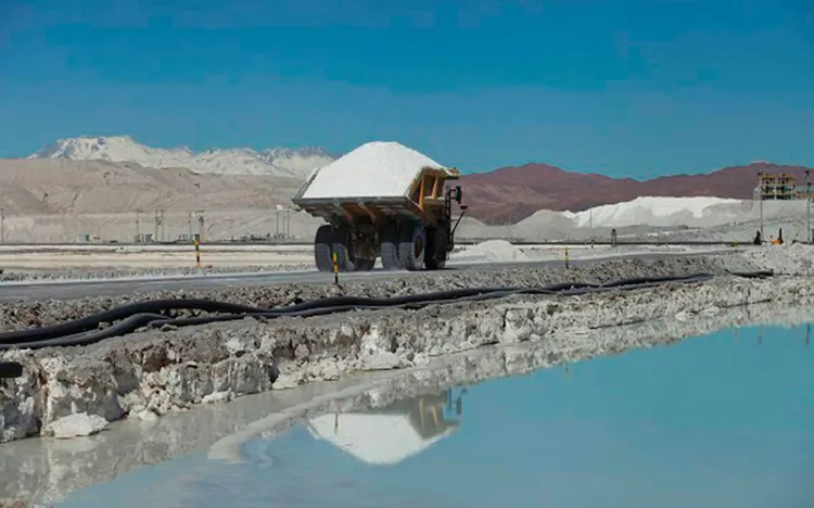 México busca asociación sobre litio con Bolivia, Argentina y Chile