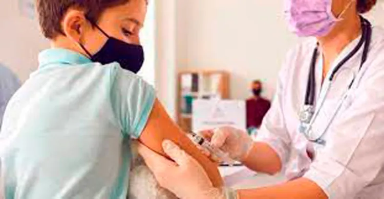 Arranca vacunación para menores entre 12-14 años