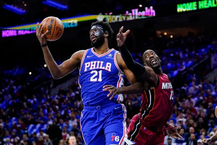 Embiid revive a los Sixers