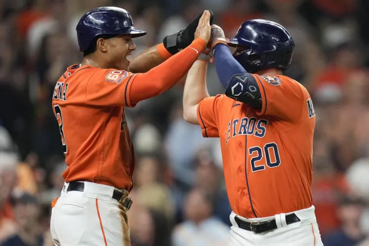 Astros doma a los Tigres