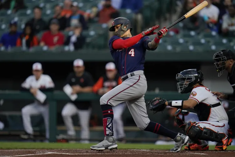 Correa fuera ante Astros