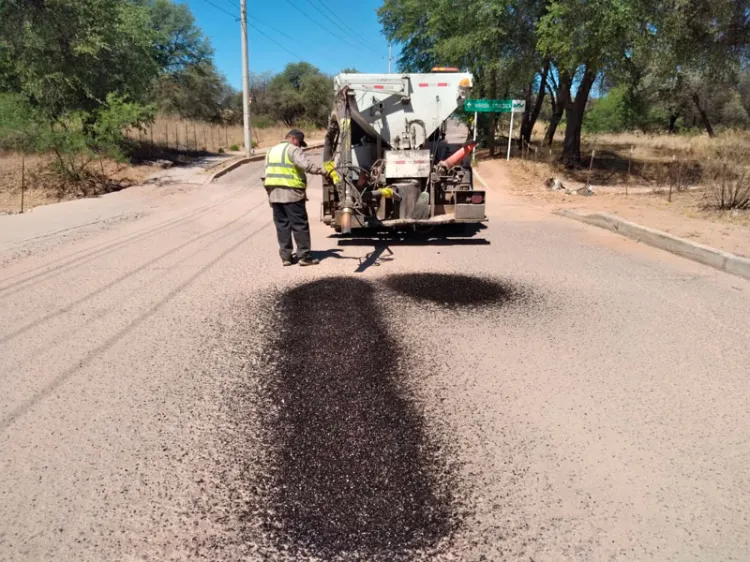 Reparan la cinta asfáltica del camino de acceso a la UTN