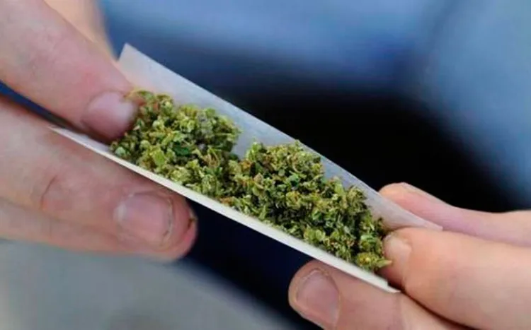 No es ilegal llevar más de 5 gramos de mariguana; condición: que sea para uso personal