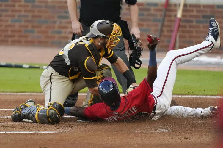 Padres se imponen a Bravos