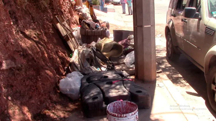 Solicitan recolección de basura en la calle Kamias