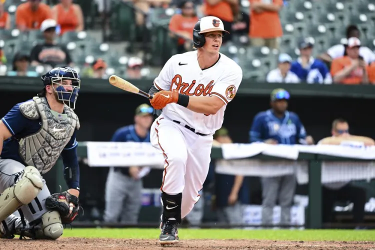 Orioles ganan en once rollos