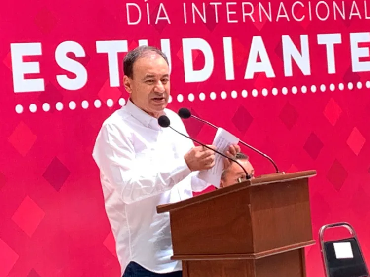 Encabeza Gobernador festejos del Día del Estudiante