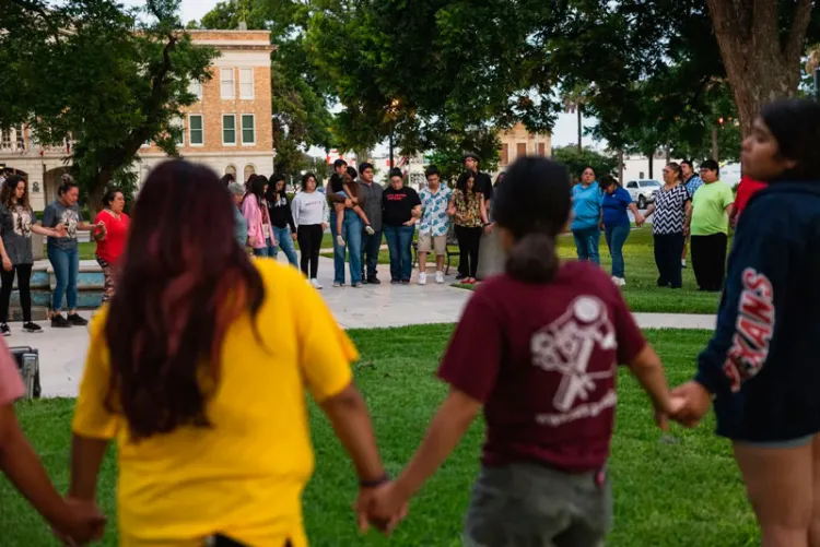 Padres despiden a sus hijos asesinados tras tiroteo en Texas