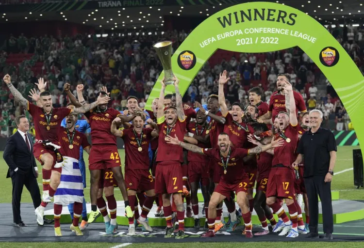 Roma se corona en Conference League