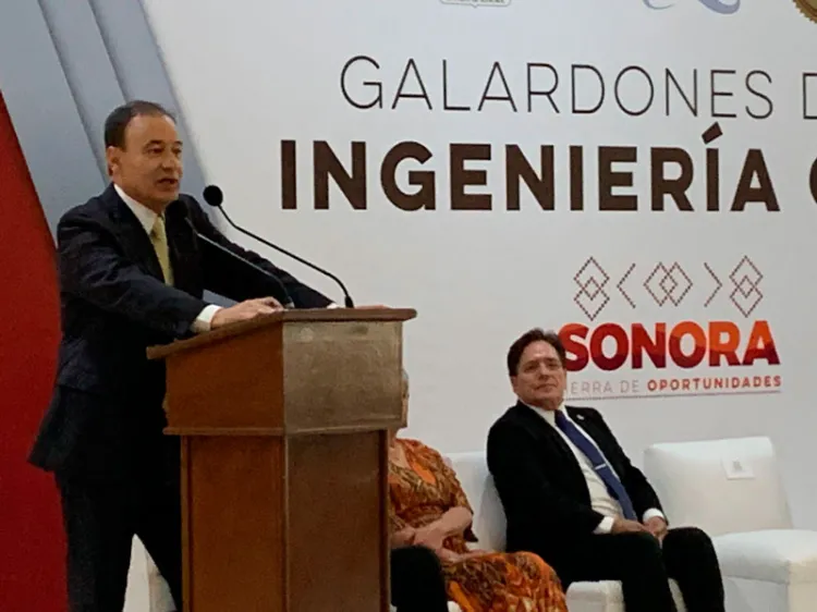 Galardonan a ingenieros civiles