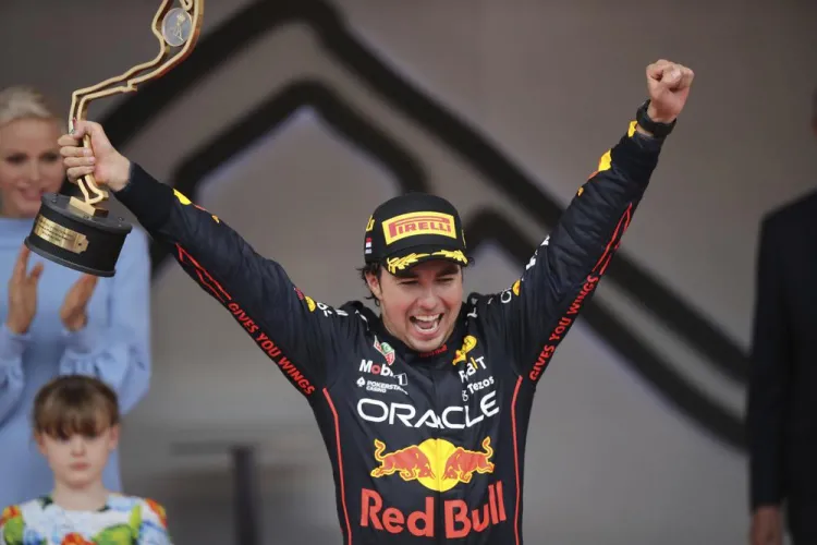 Pacta Checo hasta 2024