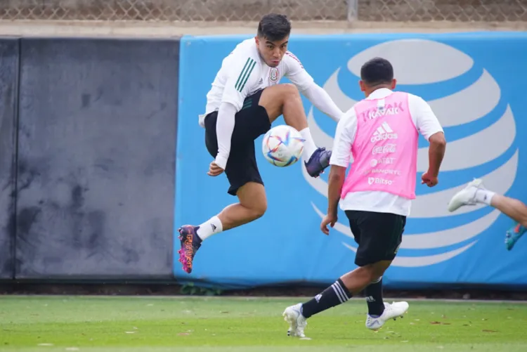 Choca el Tri con la Garra Charrúa