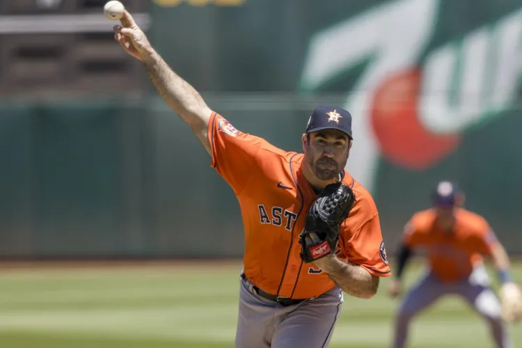 Acaricia Verlander doble cero