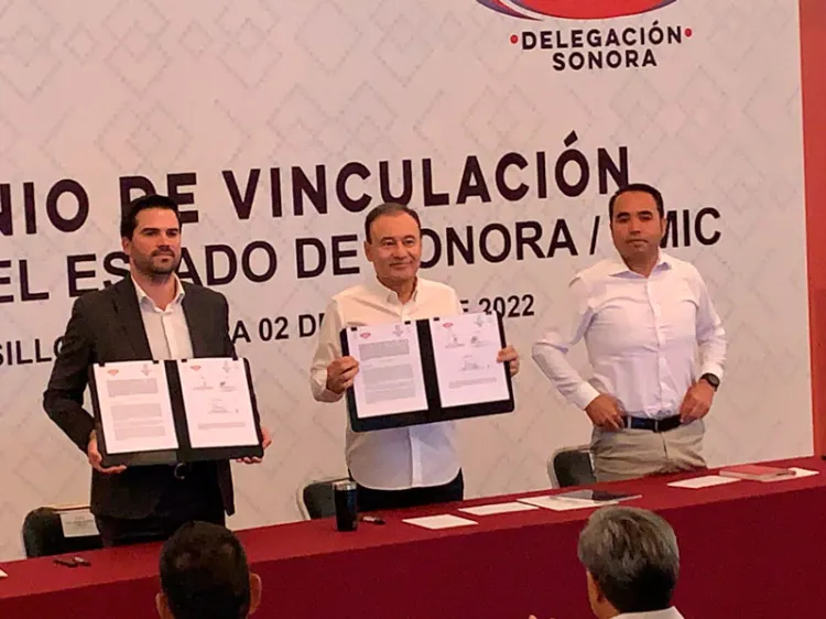 Firman convenio Gobierno y CMIC