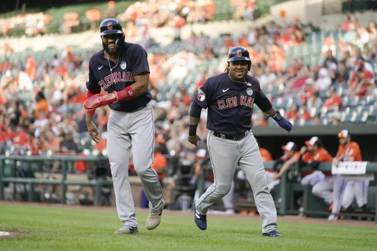 Bieber domina a los Orioles