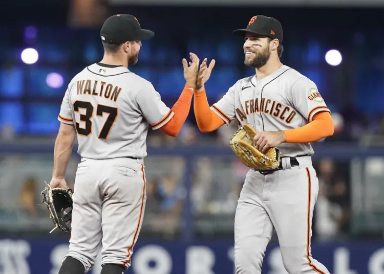 Grand slam de Walton al ganar Gigantes