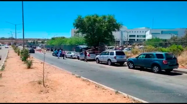 Reubican puestos ambulantes del IMSS