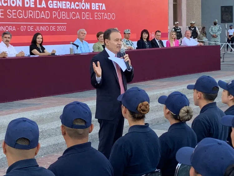 Encabeza Gobernador graduación del Isspe