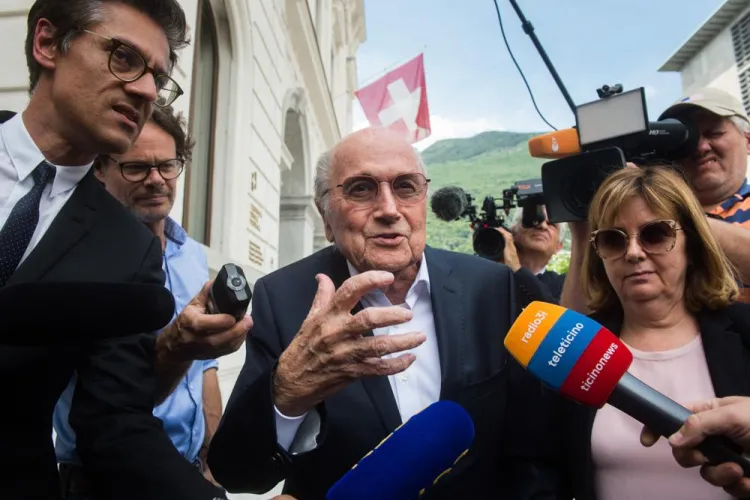 Blatter evita declarar