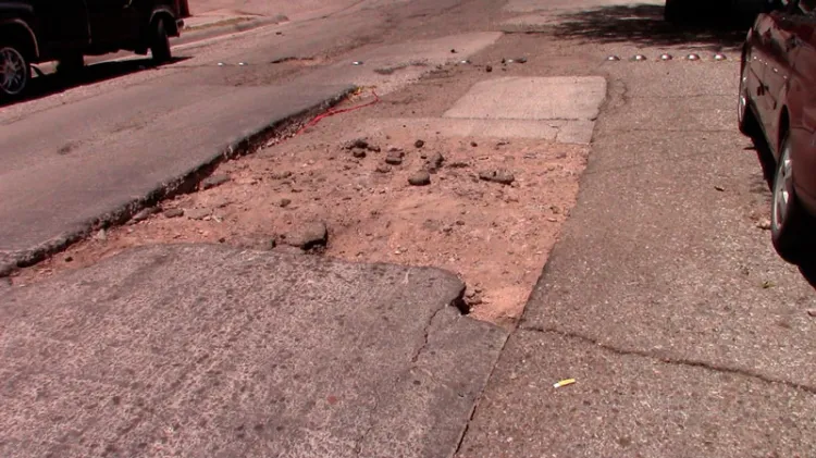 Solicitan tapar bache en la San Carlos