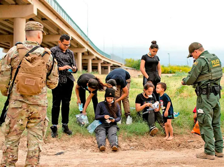 Corte niega a migrantes apelar detención en EU