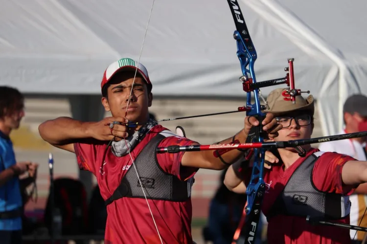 Cierran arqueros con 12 medallas