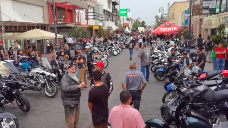 Nogalenses conviven y disfrutan de la mega concentración de motos