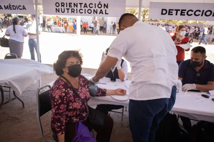 Llaman a madres de familia a prevenir el Cáncer de mama