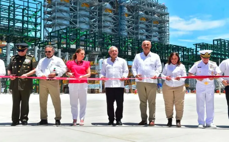 Inaugura AMLO inaugura refinería de Dos Bocas