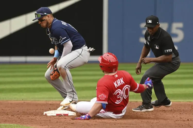 Azulejos somete a los Rays