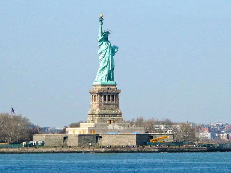 Amaga AMLO con ‘desmontar la Estatua de la Libertad’