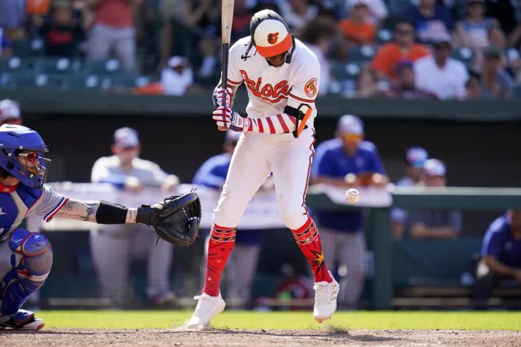 Orioles gana con pelotazo