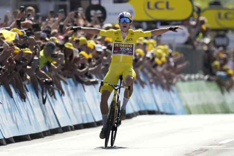 Van Aert gana en la montaña