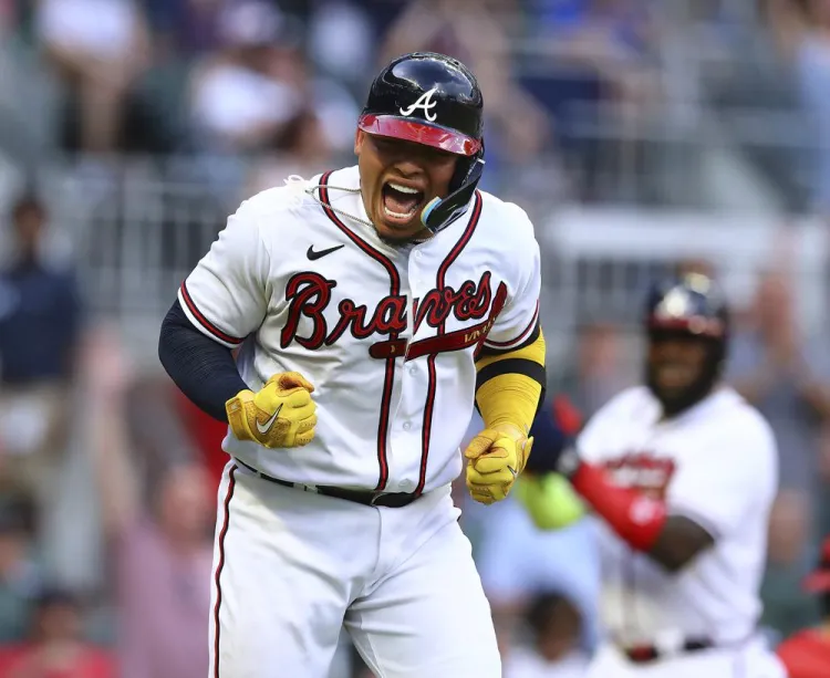 Bravos castigan a Cardenales