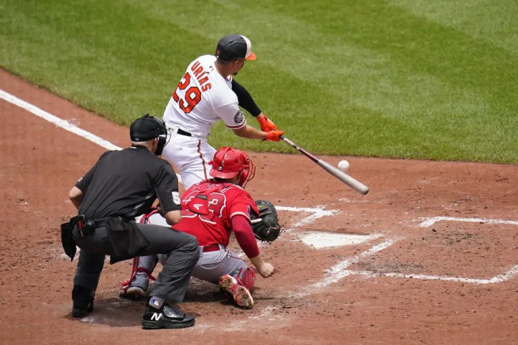 Urías produce tres en triunfo de Orioles