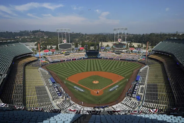 Aprueban huelga en casa de Dodgers