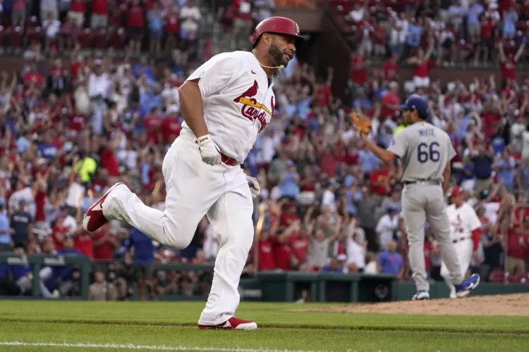 Cardenales frenan a Dodgers