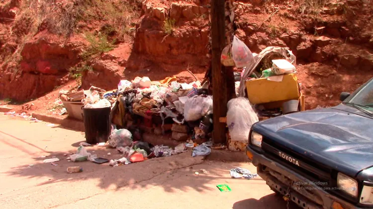 Más de una semana sin recolectar basura en Jardines del Bosque