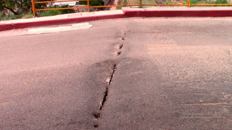 Presenta daños el puente de acceso a Villa Sonora